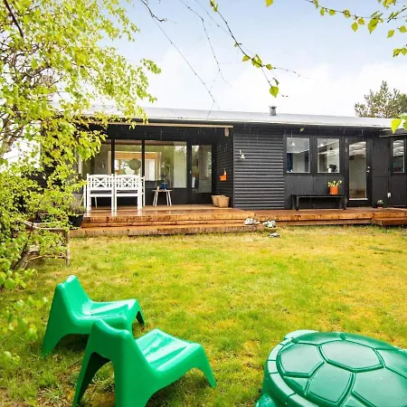 6 Person Holiday In Glesborg